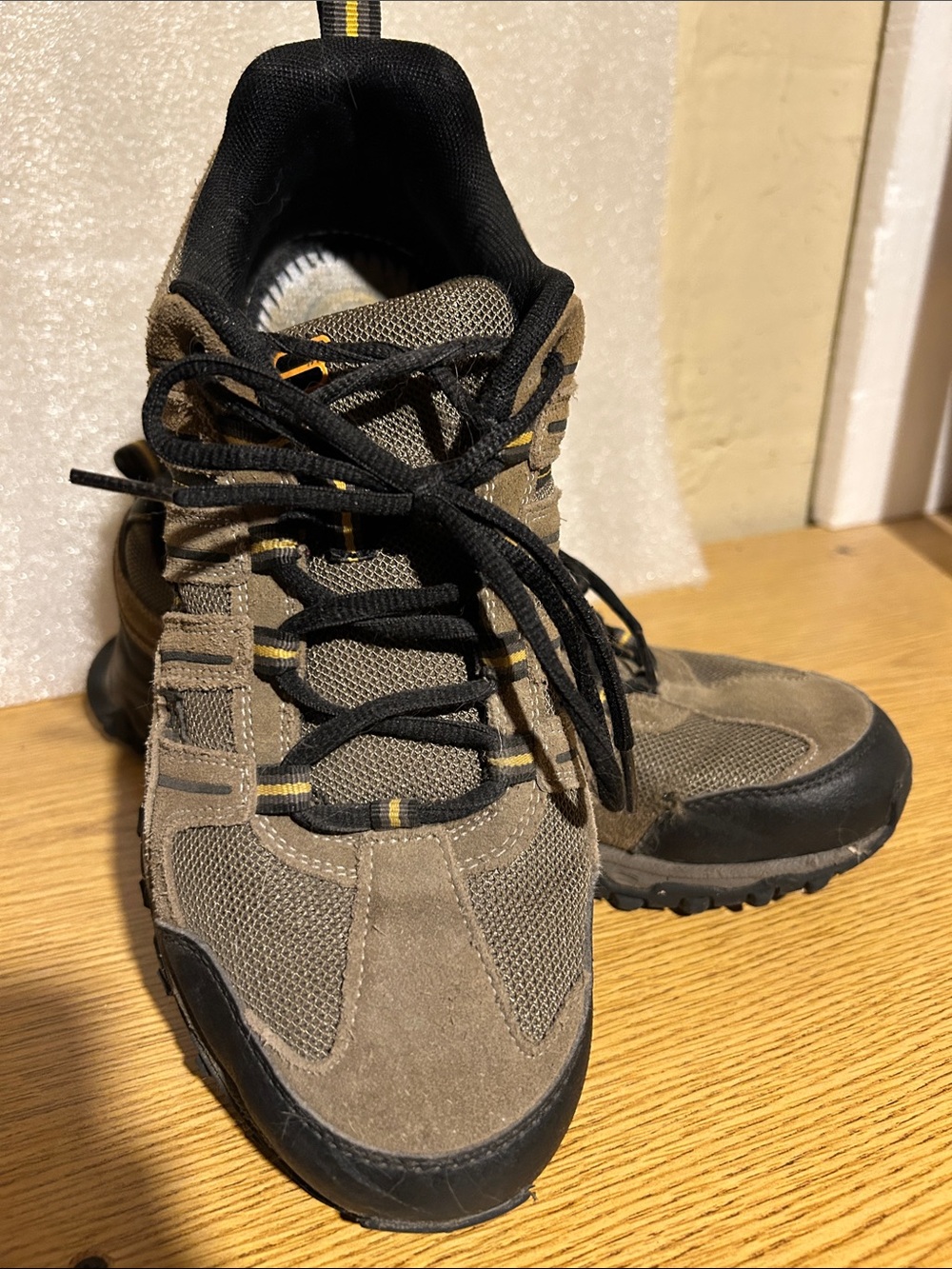 Men's Fila Brown Outdoor Trail Sneakers - Lace-Up Comfort Sz 9.5